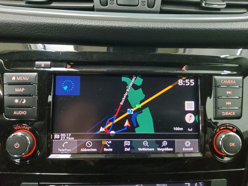 Nissan Qashqai 1.3 DIG-T automatik • AHK • 360° kamera — 7
