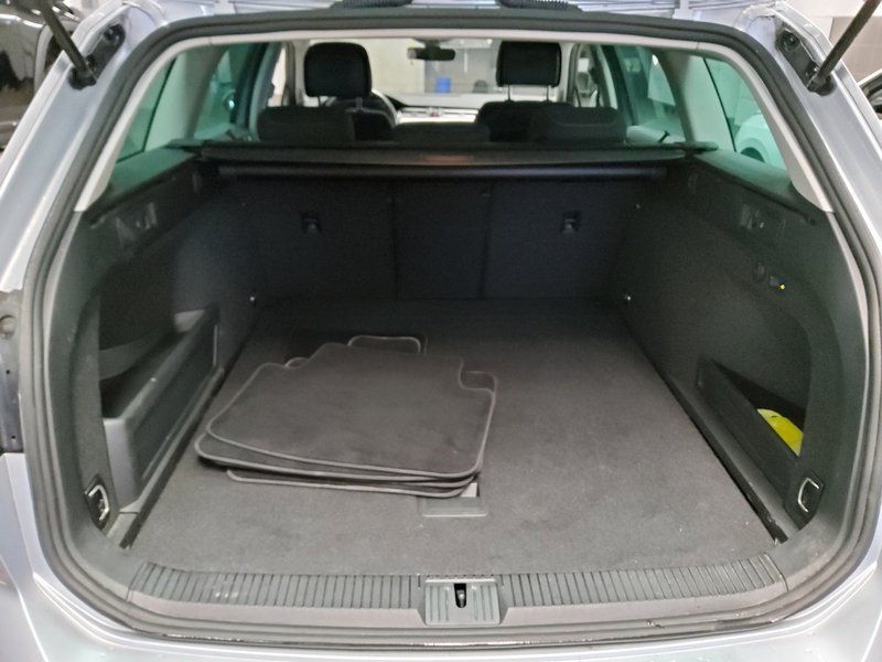 Volkswagen Passat Variant 2.0 TDI automatik • 360° kamera • AHK — 11