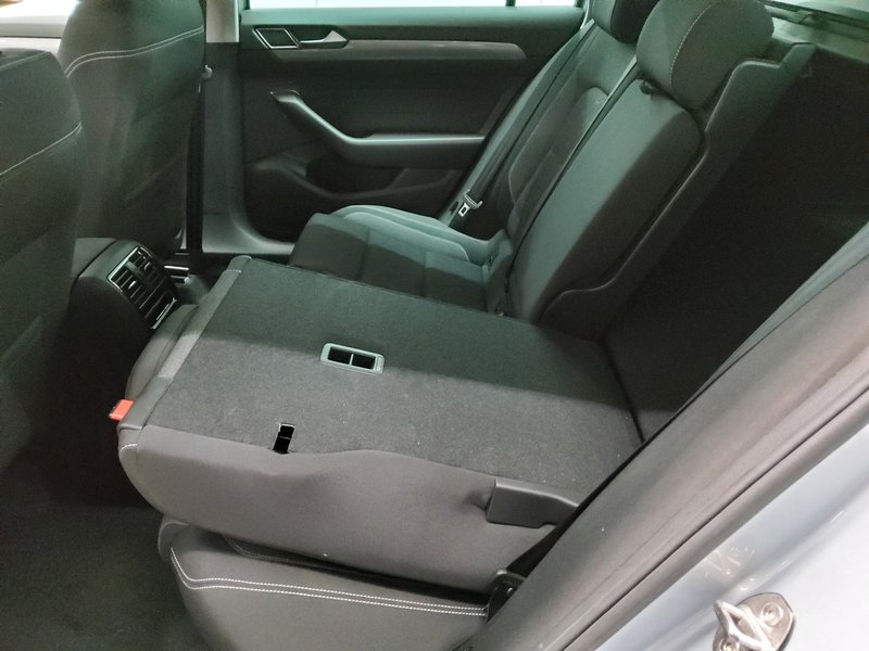 Volkswagen Passat Variant 2.0 TDI automatik • 360° kamera • AHK — 12