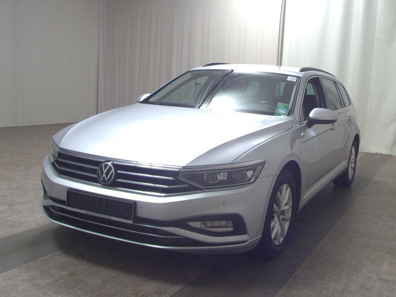 Volkswagen Passat Variant 2.0 TDI automatik • 360° kamera • AHK — 2