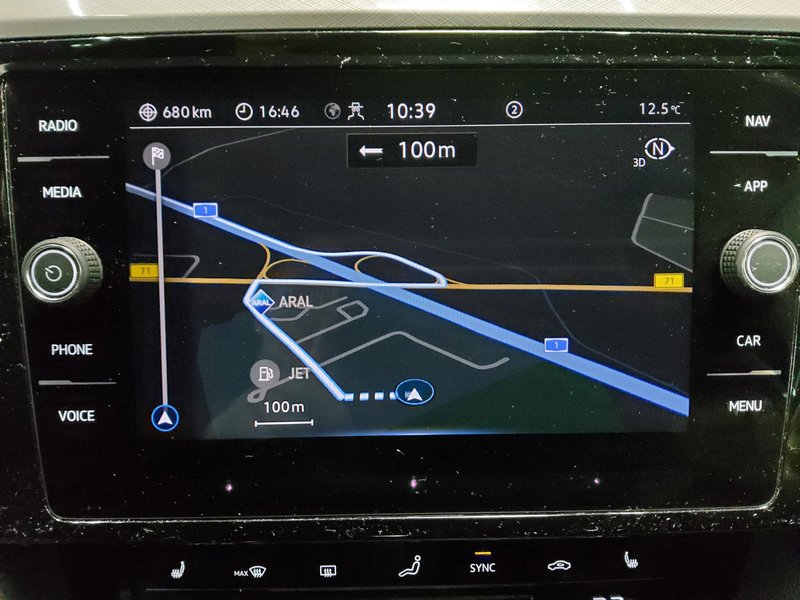 Volkswagen Passat Variant 2.0 TDI automatik • 360° kamera • AHK — 7