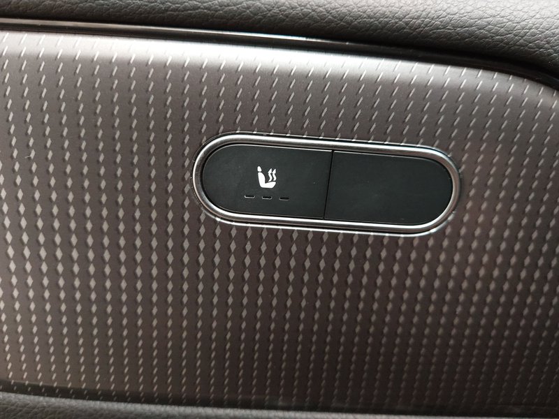 Mercedes-Benz GLB 220 d 4MATIC automatik Progressive • Kuka za vuču (AHK) • LED — 15