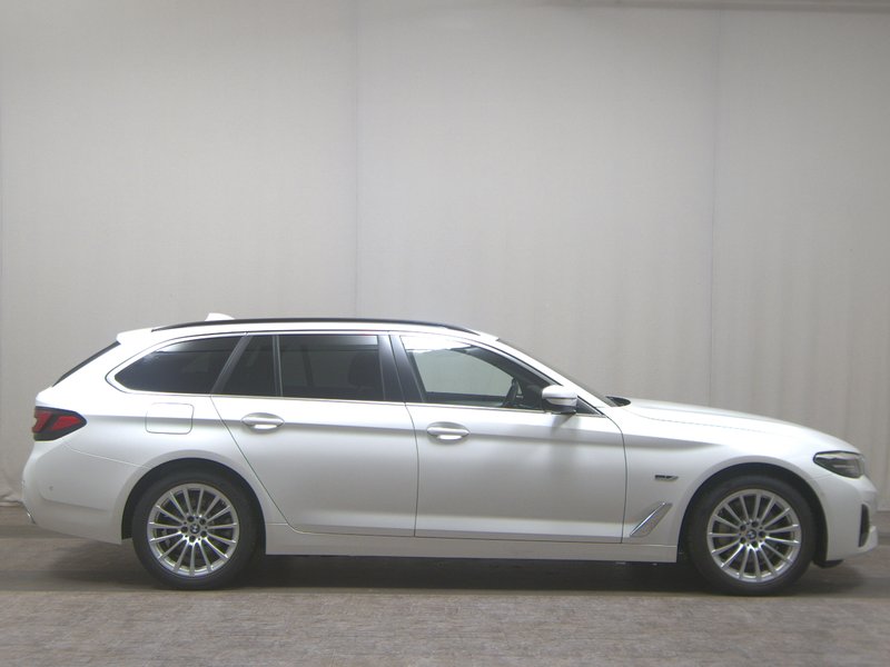 BMW 530e Touring automatik • Full LED • AHK