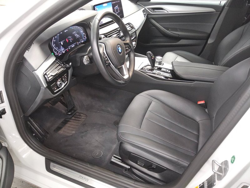 BMW 530e Touring automatik • Full LED • AHK — 8