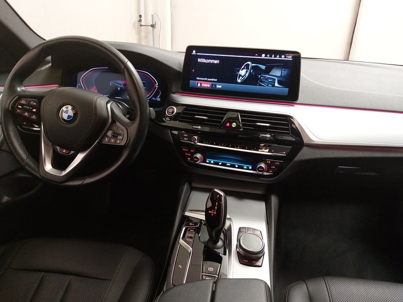 BMW 520d automatik • HUD • ACC — 19