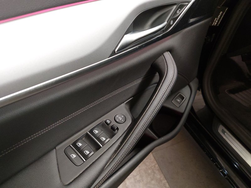 BMW 520d automatik • HUD • ACC — 5
