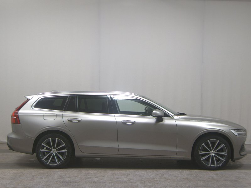 Volvo V60 B4 D Momentum Pro automatik • panorama • AHK