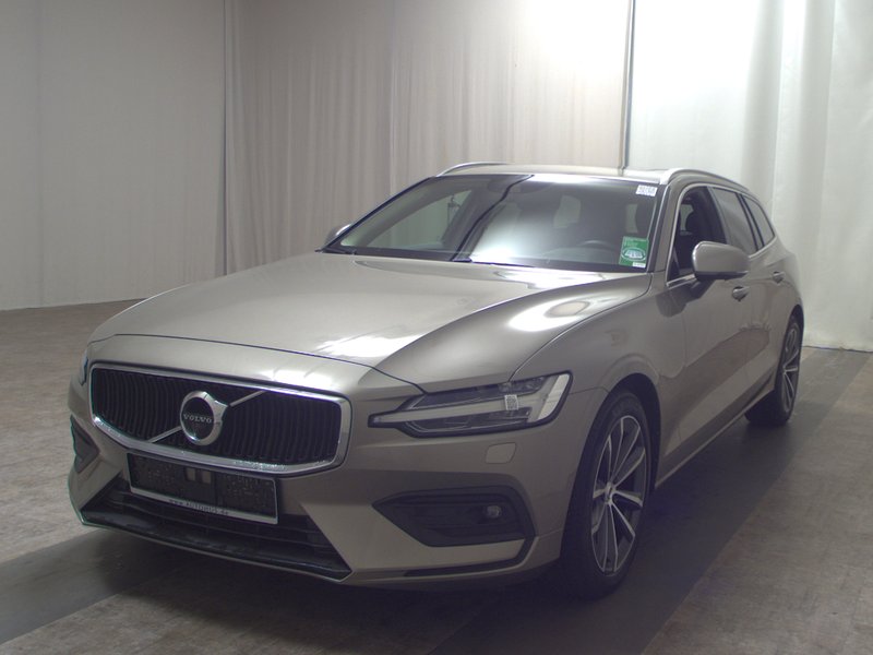 Volvo V60 B4 D Momentum Pro automatik • panorama • AHK — 2