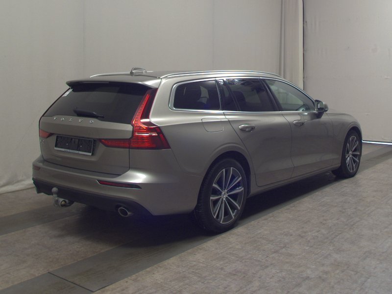 Volvo V60 B4 D Momentum Pro automatik • panorama • AHK — 4