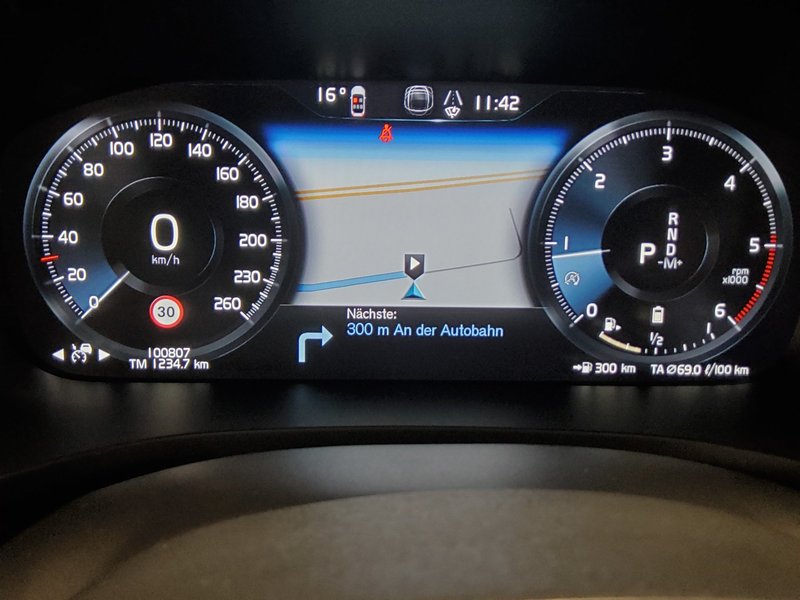 Volvo V60 B4 D Momentum Pro automatik • panorama • AHK — 8