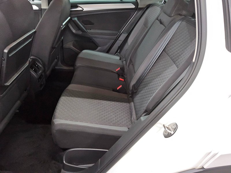 Volkswagen Tiguan 2.0 TDI Comfortline automatik • ACC • AHK — 13