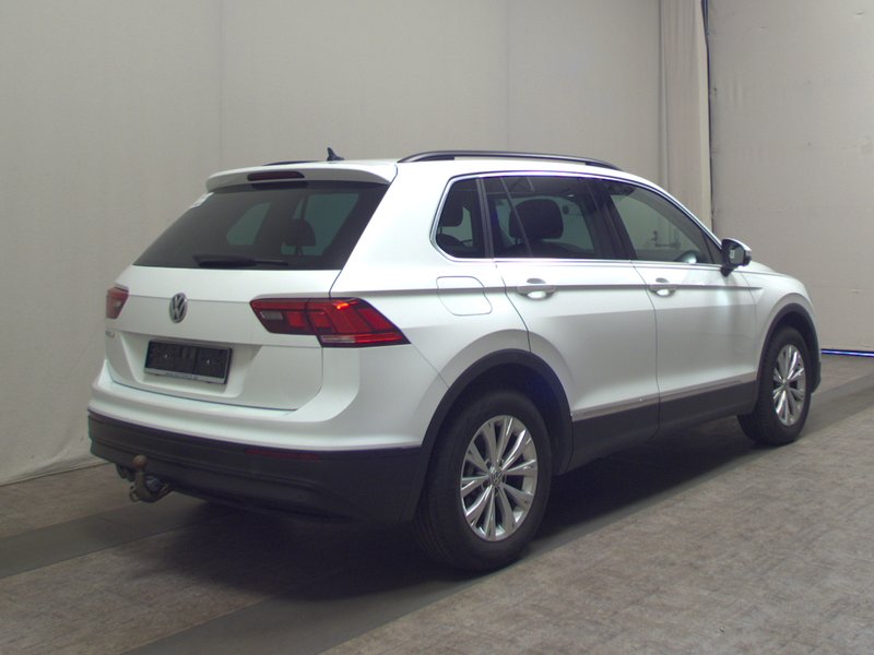 Volkswagen Tiguan 2.0 TDI Comfortline automatik • ACC • AHK — 4