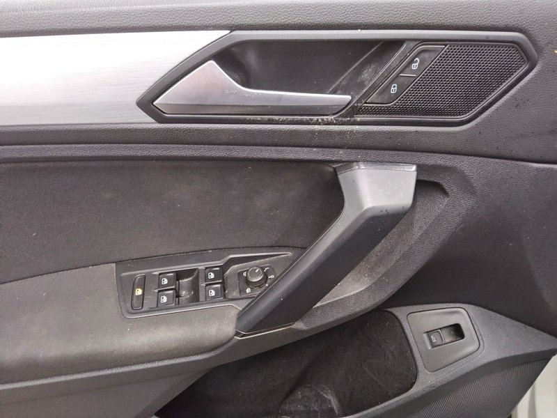 Volkswagen Tiguan 2.0 TDI Comfortline automatik • ACC • AHK — 9