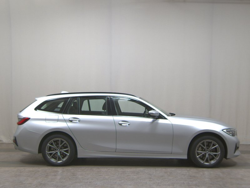 BMW 330e Touring automatik Sport Line • ACC • Full LED