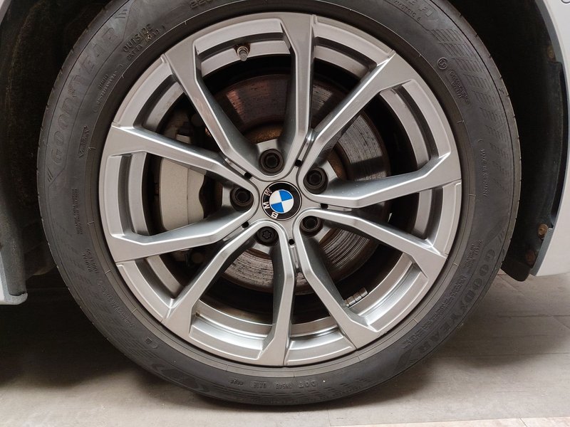 BMW 330e Touring automatik Sport Line • ACC • Full LED — 11