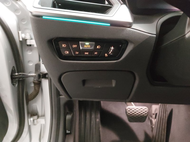 BMW 330e Touring automatik Sport Line • ACC • Full LED — 7