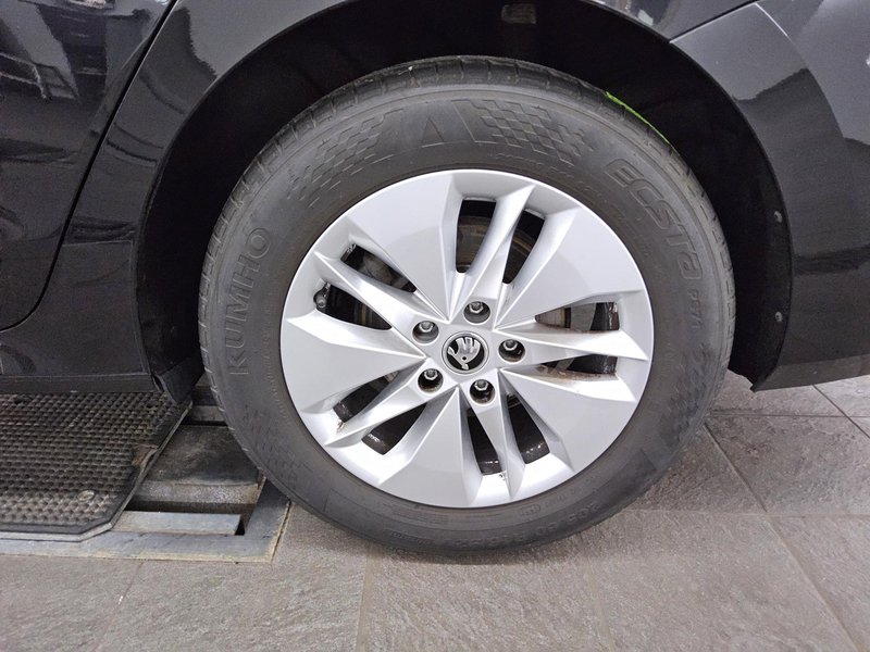 Škoda Octavia Kombi 2.0 TDI automatik Ambition • ACC • Full LED — 11