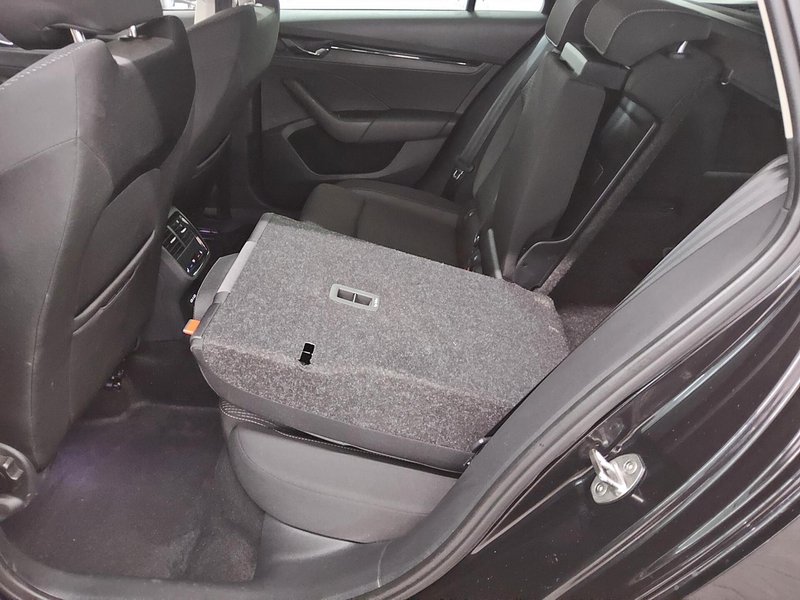 Škoda Octavia Kombi 2.0 TDI automatik Ambition • ACC • Full LED — 13