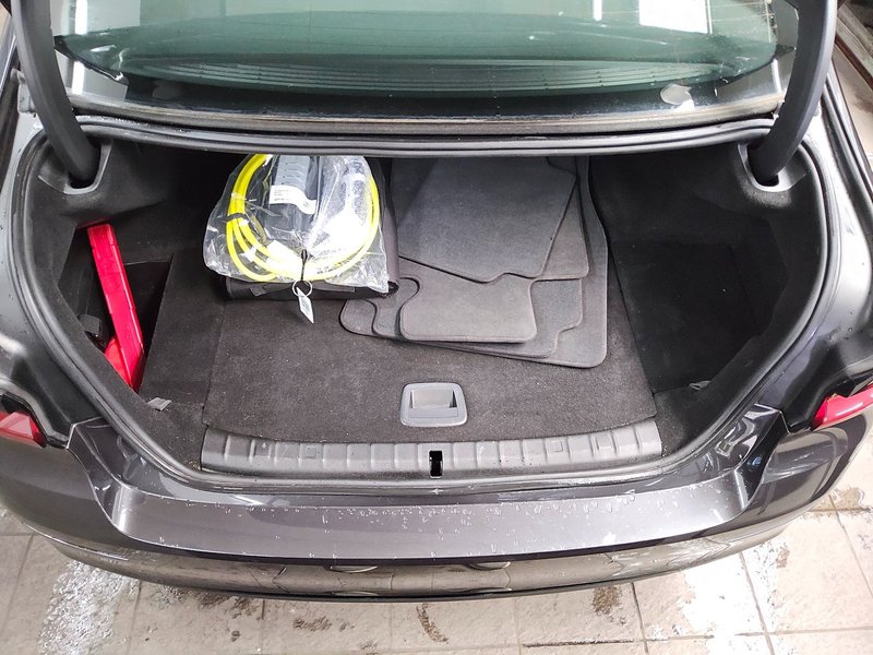 BMW 530e automatik • ACC • koža — 12