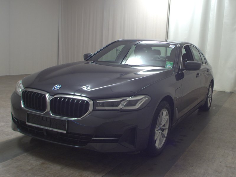 BMW 530e automatik • ACC • koža — 2