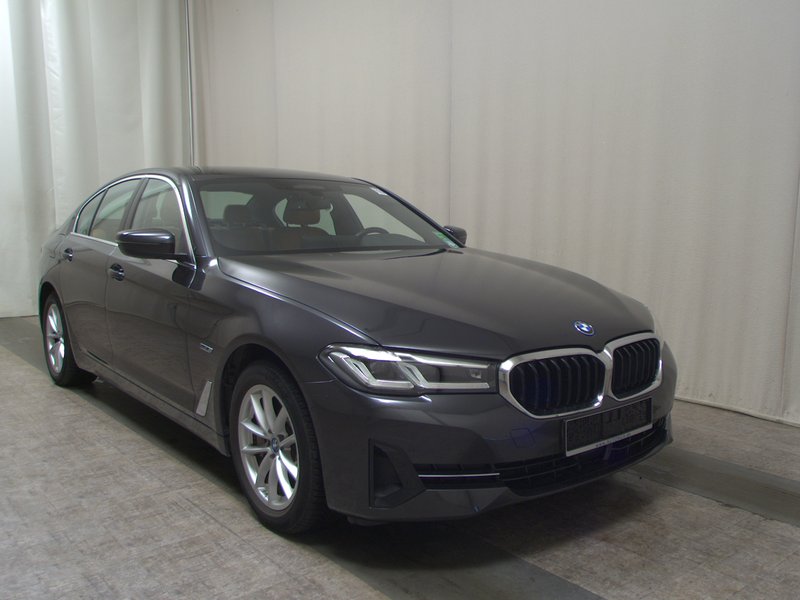 BMW 530e automatik • ACC • koža — 3