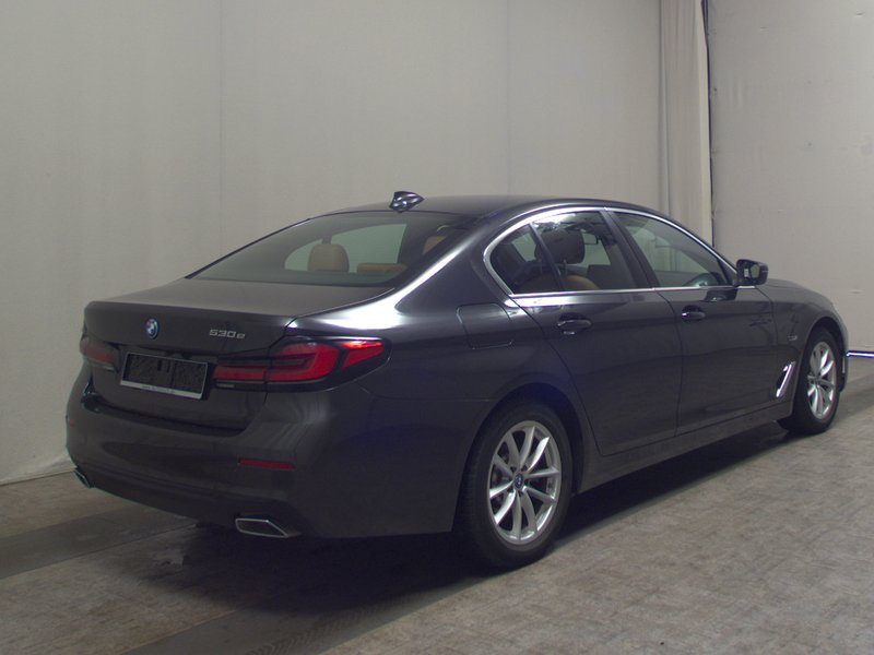 BMW 530e automatik • ACC • koža — 4