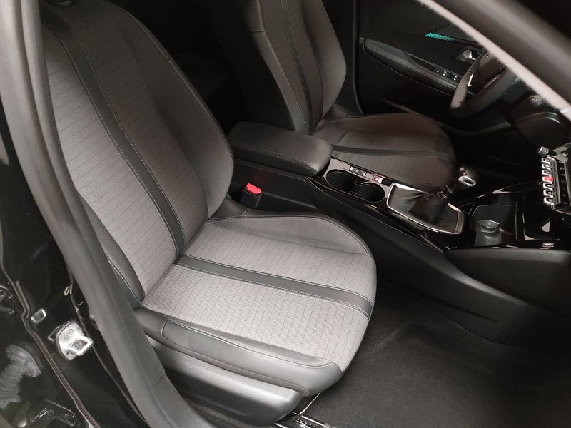 Peugeot 208 Allure • LED • navigacija — 10