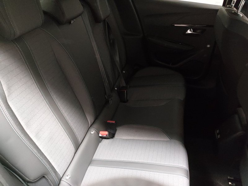 Peugeot 208 Allure • LED • navigacija — 12