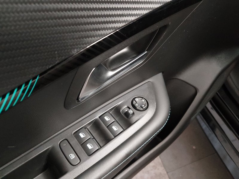 Peugeot 208 Allure • LED • navigacija — 5