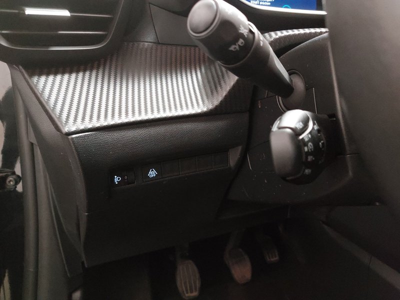 Peugeot 208 Allure • LED • navigacija — 7