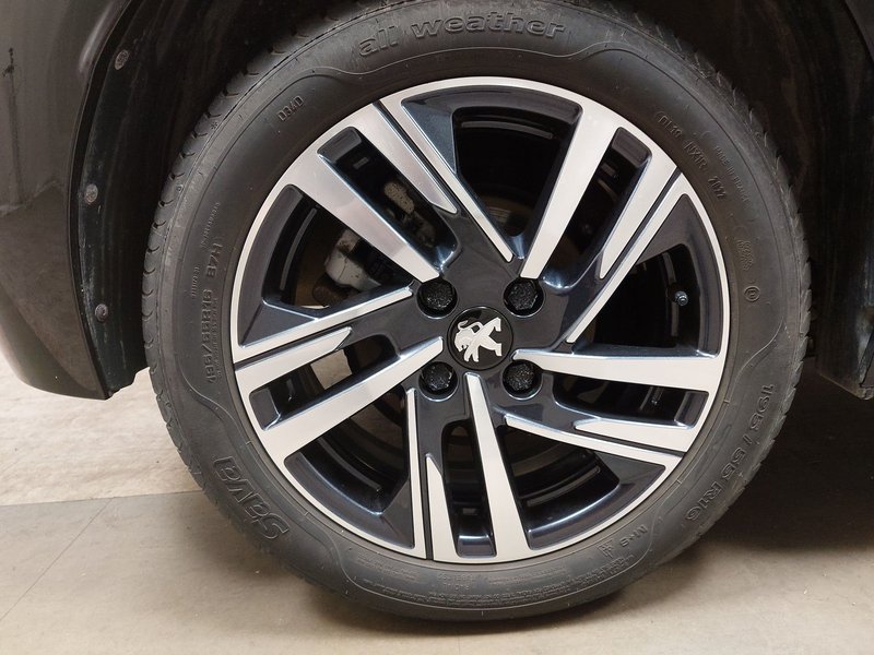 Peugeot 208 Allure • LED • navigacija — 8