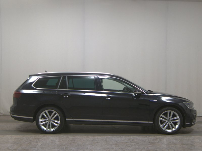 Volkswagen Passat Variant GTE 1.4 TSI automatik • masaža • digitalni instrumenti