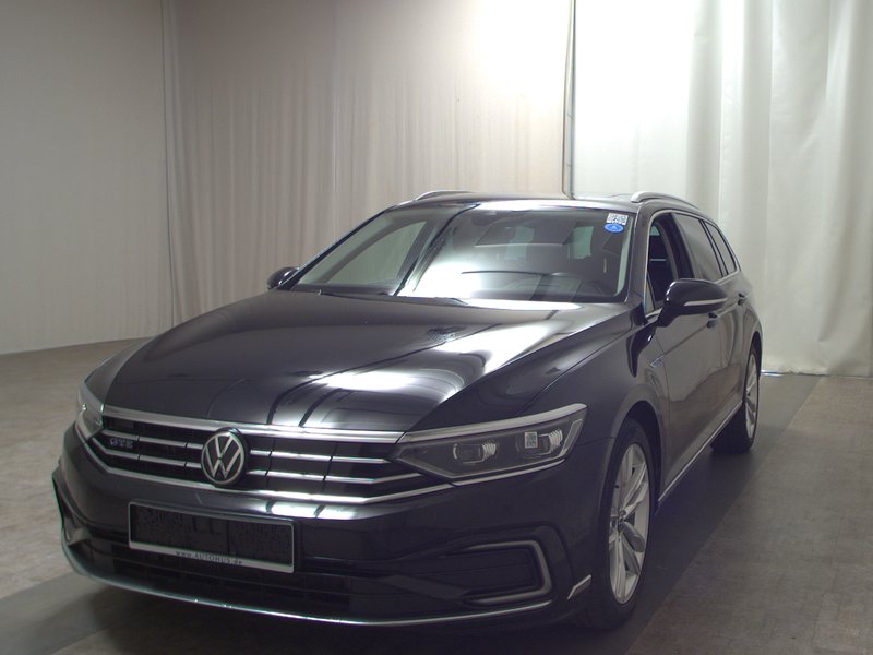 Volkswagen Passat Variant GTE 1.4 TSI automatik • masaža • digitalni instrumenti — 2