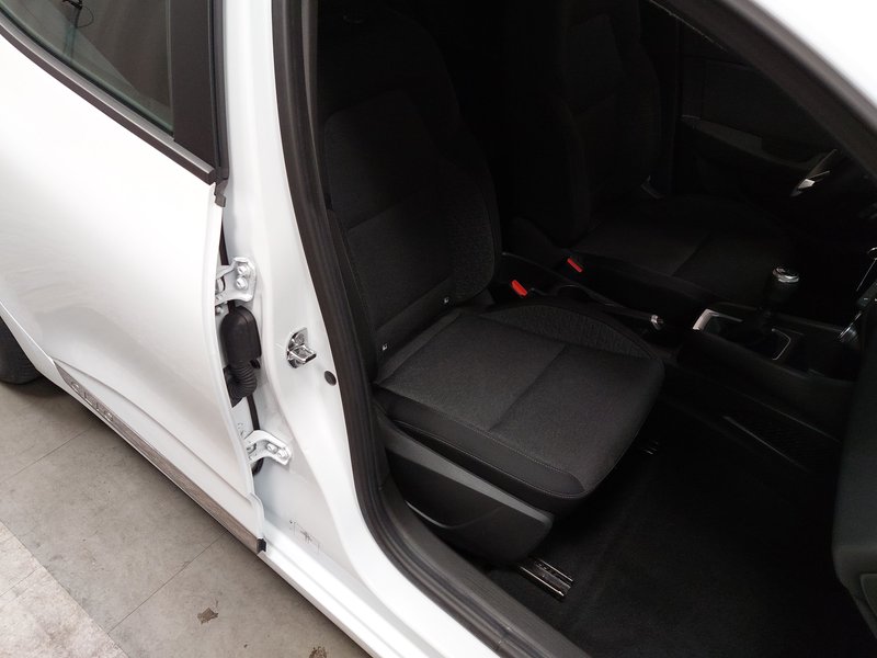 Renault Clio 1.0 • Full LED — 10