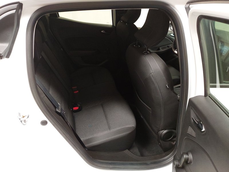 Renault Clio 1.0 • Full LED — 12