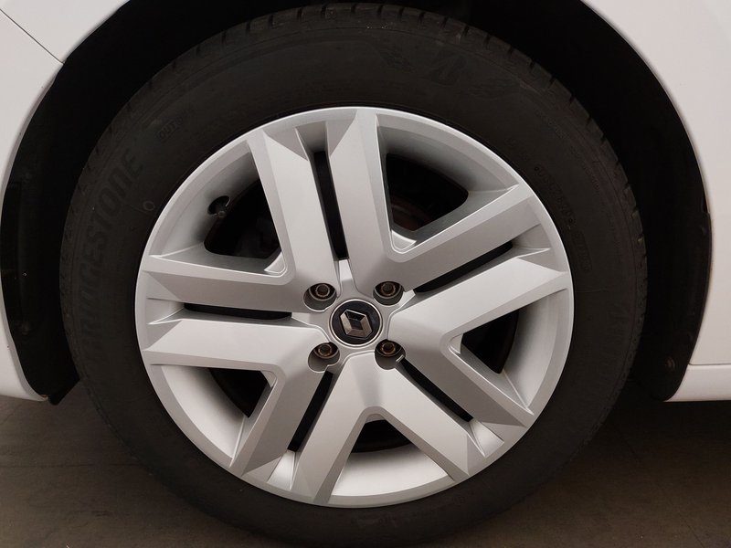 Renault Clio 1.0 • Full LED — 8