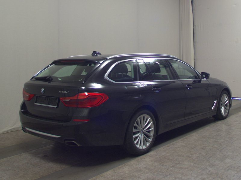 BMW 540d Touring xDrive automatik Luxury Line • panorama • HUD — 4