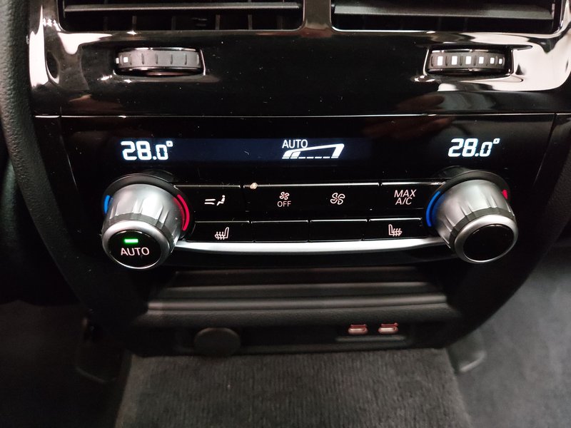 BMW 530i Touring automatik • ACC • el. peta vrata — 18
