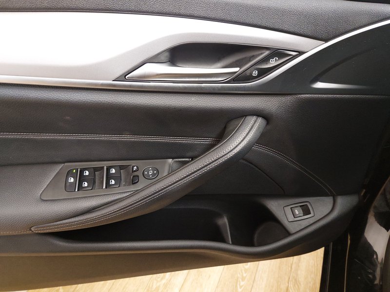 BMW 530i Touring automatik • ACC • el. peta vrata — 5