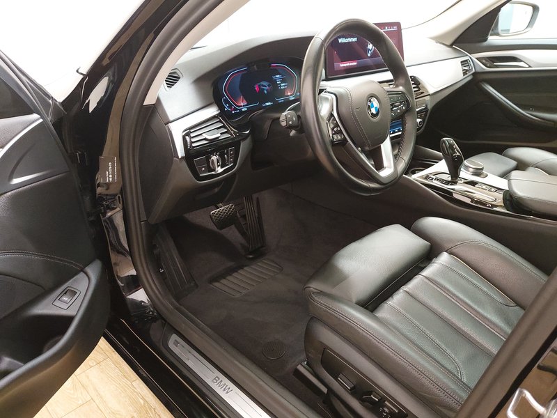 BMW 530i Touring automatik • ACC • el. peta vrata — 6