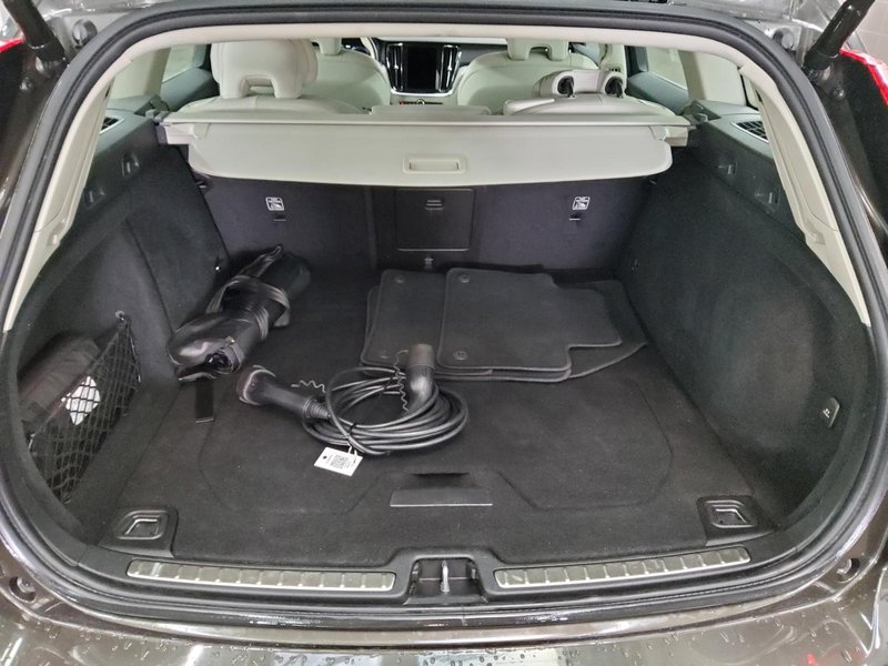 Volvo V60 T6 AWD Inscription automatik • Full LED • digitalni instrumenti — 12