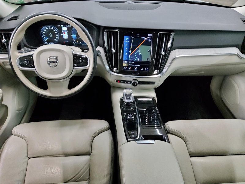 Volvo V60 T6 AWD Inscription automatik • Full LED • digitalni instrumenti — 5