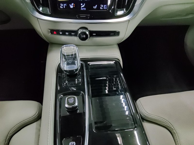Volvo V60 T6 AWD Inscription automatik • Full LED • digitalni instrumenti — 6