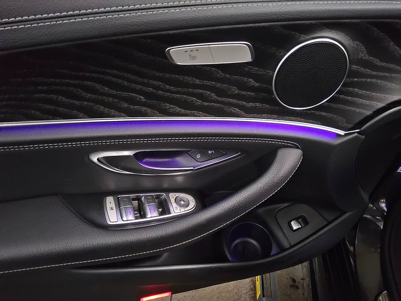 Mercedes-Benz E 300 de karavan automatik AMG Line • ACC • LED — 10