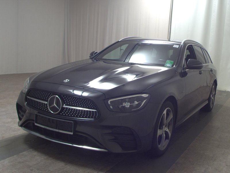 Mercedes-Benz E 300 de karavan automatik AMG Line • ACC • LED — 2