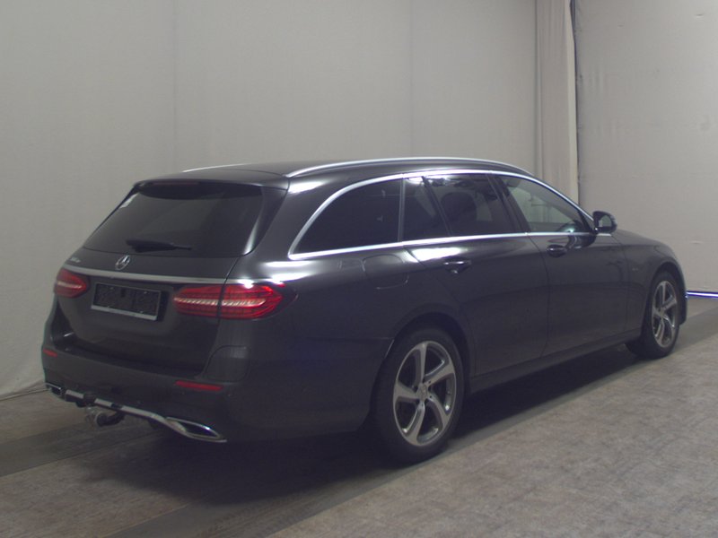 Mercedes-Benz E 300 de karavan automatik AMG Line • ACC • LED — 4