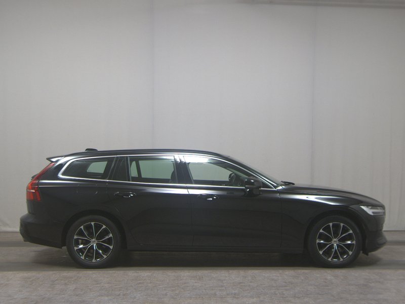 Volvo V60 B4 D automatik Momentum • ACC • kuka za vuču