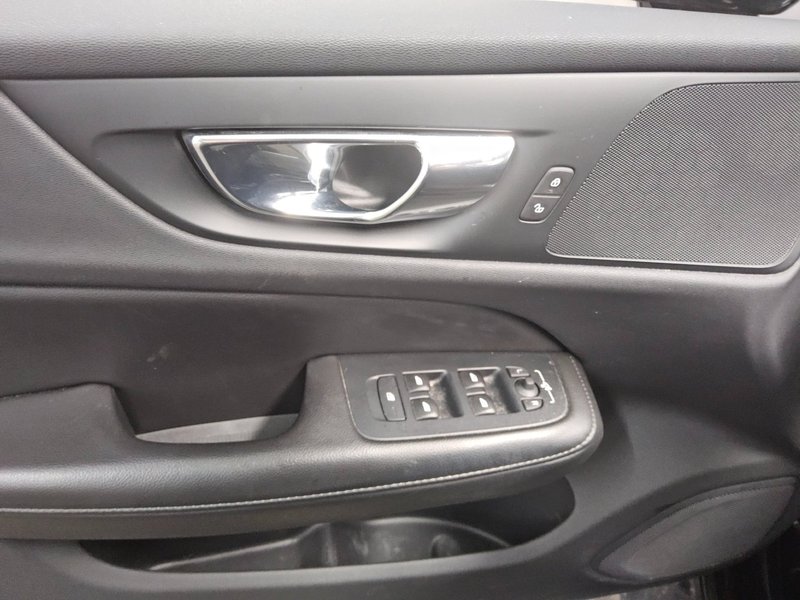 Volvo V60 B4 D automatik Momentum • ACC • kuka za vuču — 10