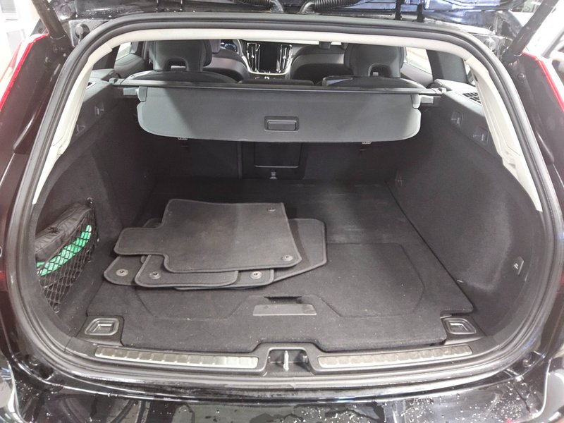 Volvo V60 B4 D automatik Momentum • ACC • kuka za vuču — 12