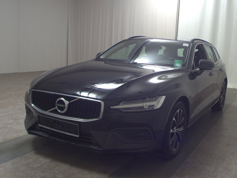 Volvo V60 B4 D automatik Momentum • ACC • kuka za vuču — 2